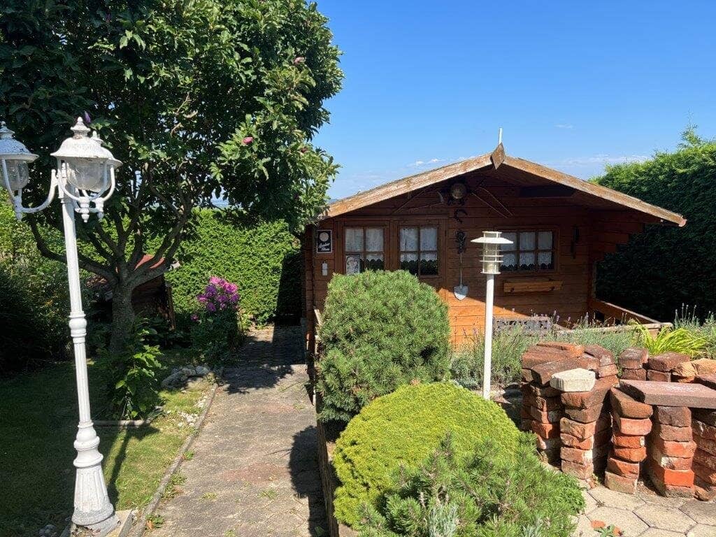 Leicht sanierungsbedürftiges Einfamilienhaus in toller sonnigen Aussichtslage