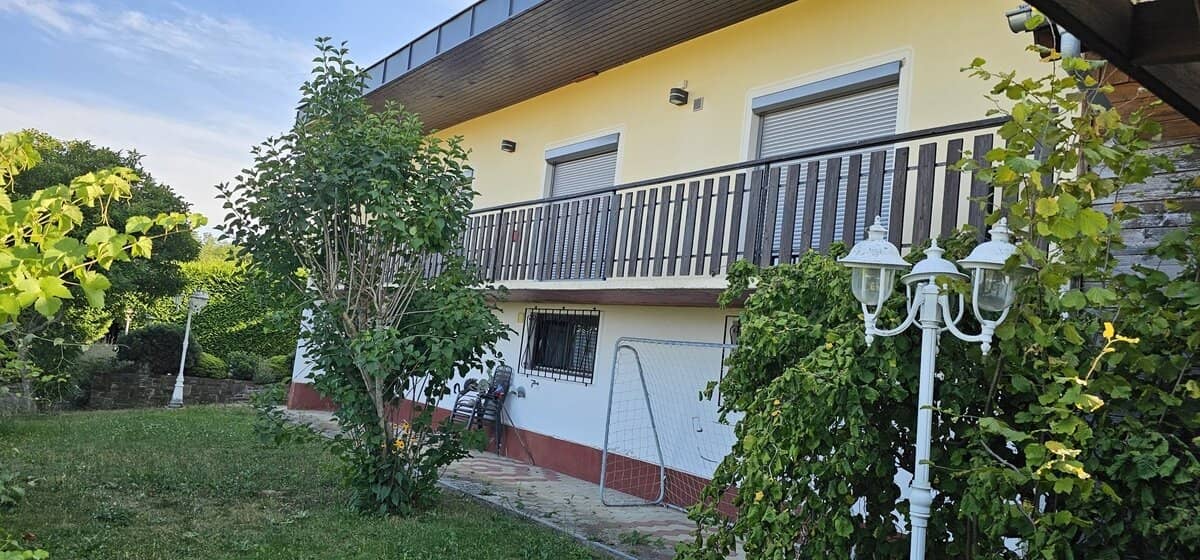 Leicht sanierungsbedürftiges Einfamilienhaus in toller sonnigen Aussichtslage