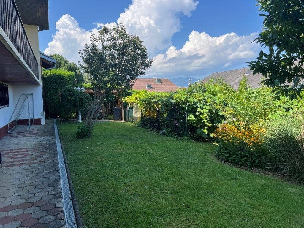 Leicht sanierungsbedürftiges Einfamilienhaus in toller sonnigen Aussichtslage