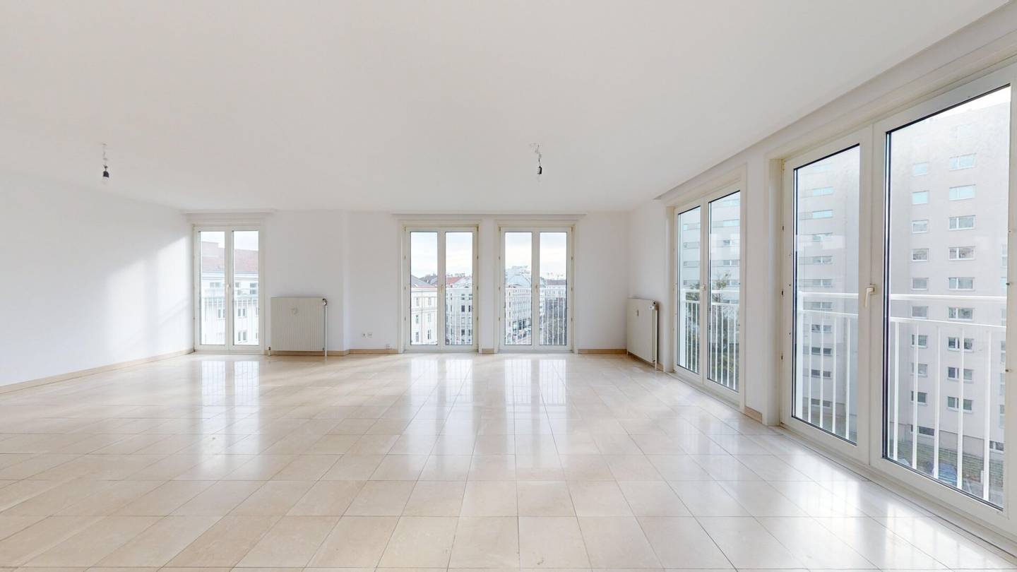 Bright family or flatshare apartment in central location