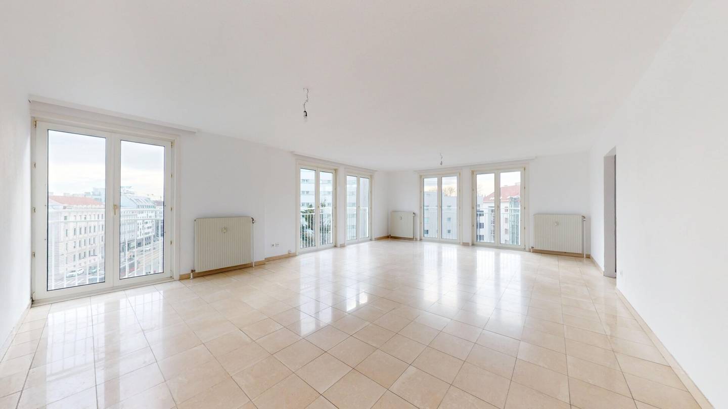 Bright family or flatshare apartment in central location