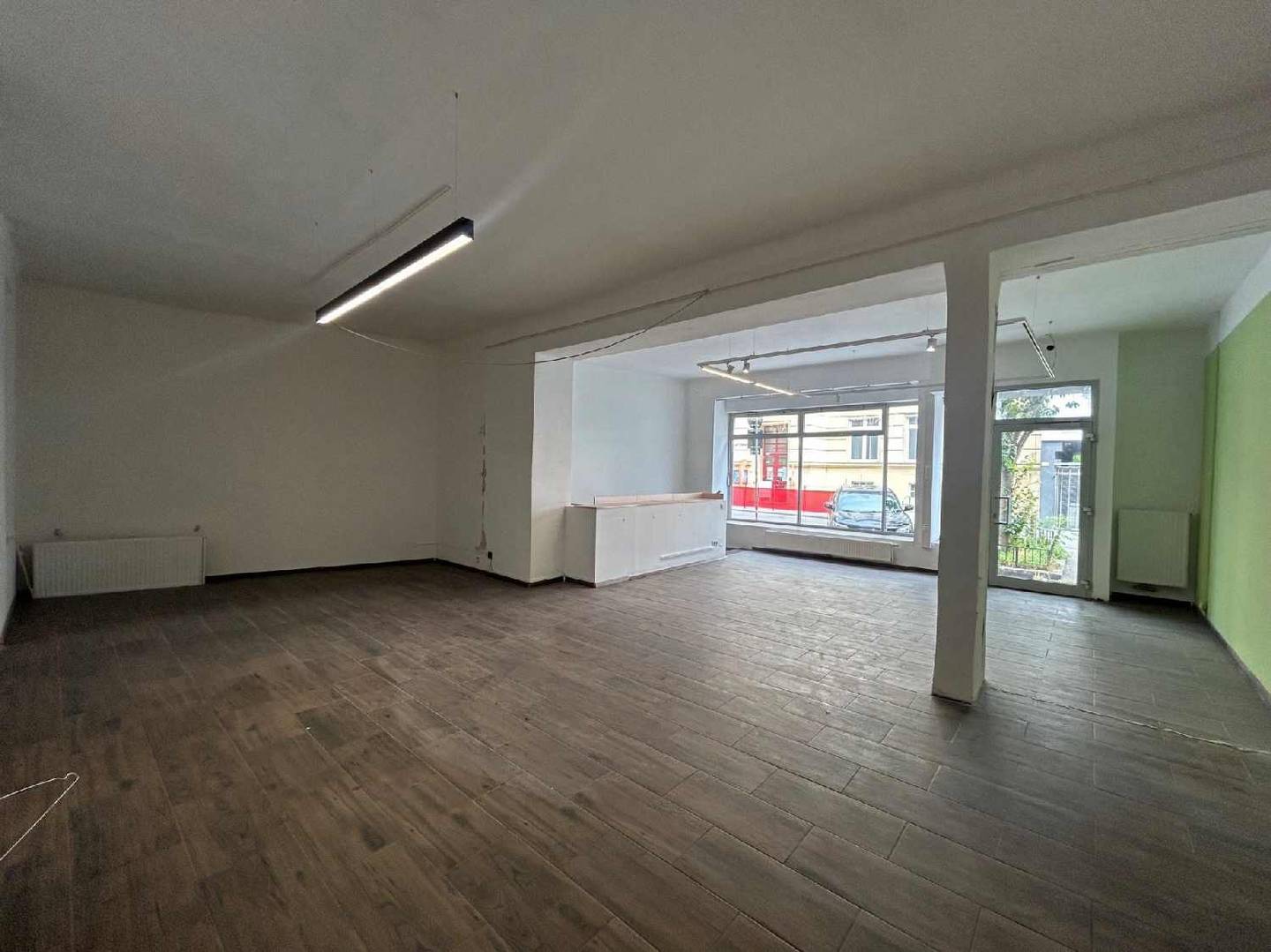 Bright commercial space with storage Wohnung