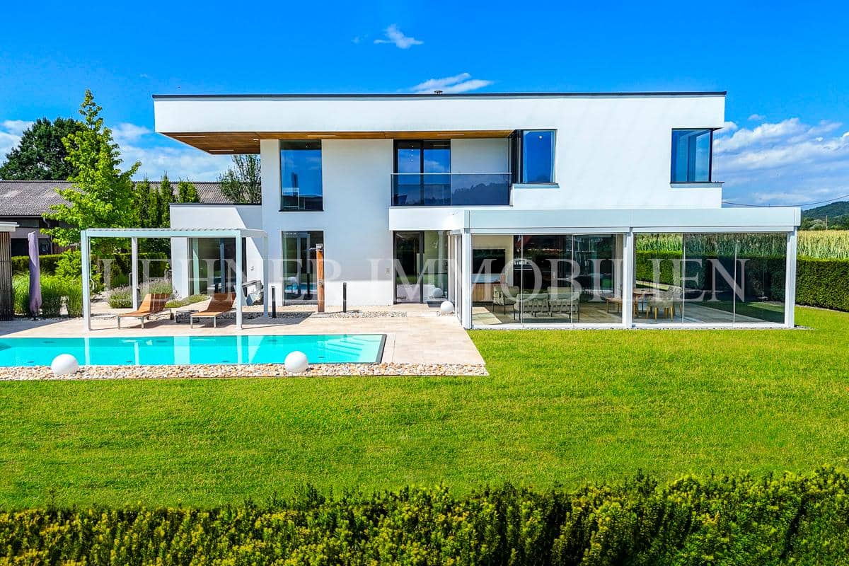 Wohnung in Villa mit Überlaufpool und großem Garten
