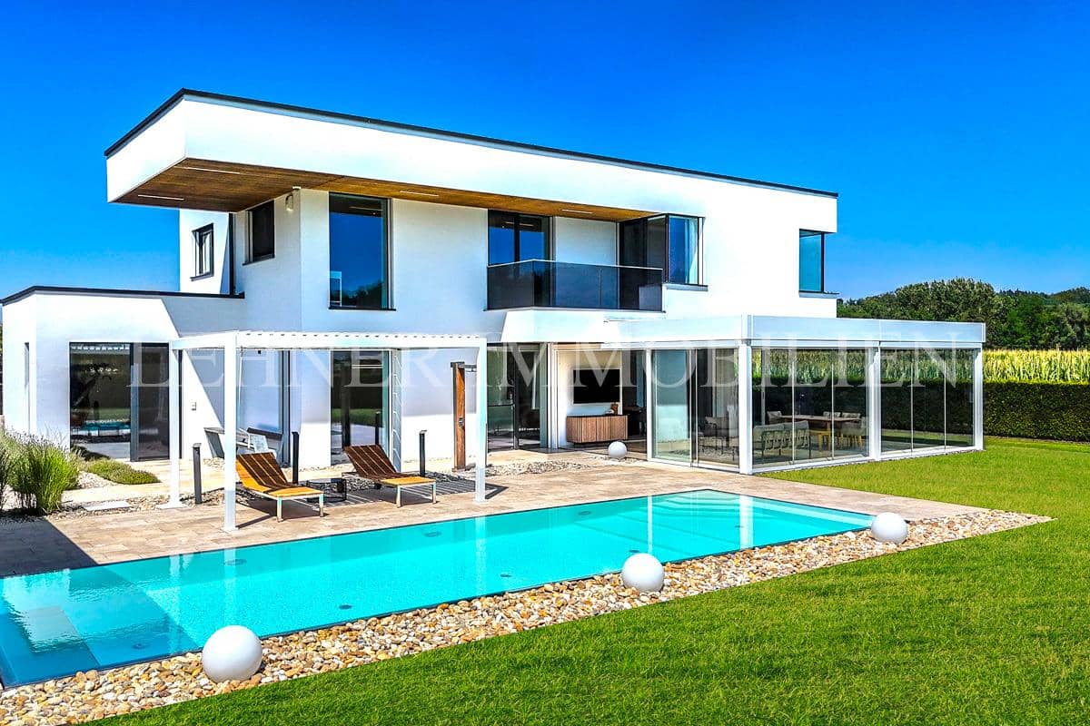 Hochwertige Wohnung mit Überlaufpool und Sommergarten