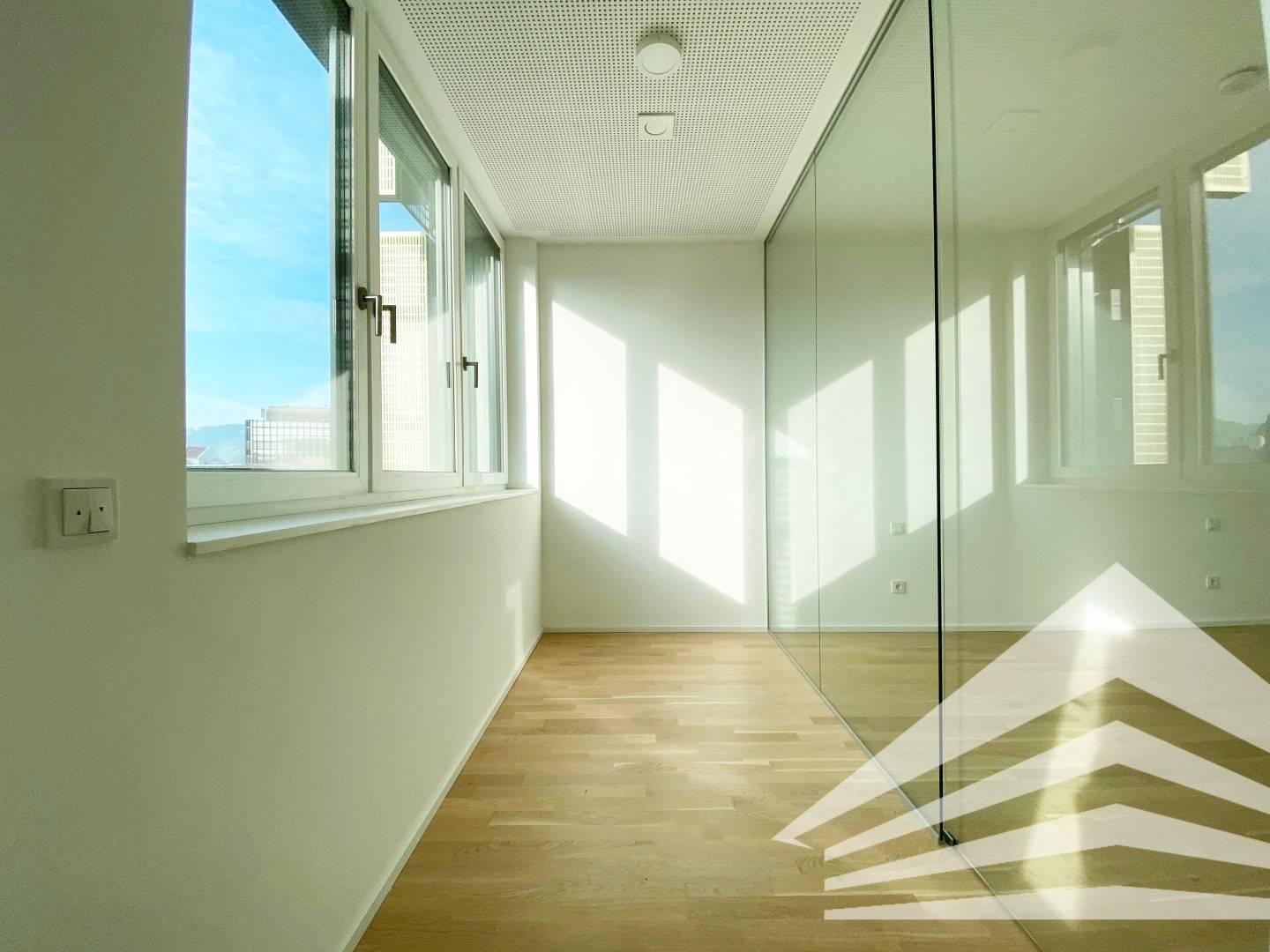 Apartment in prime city location with glazed winter garden
