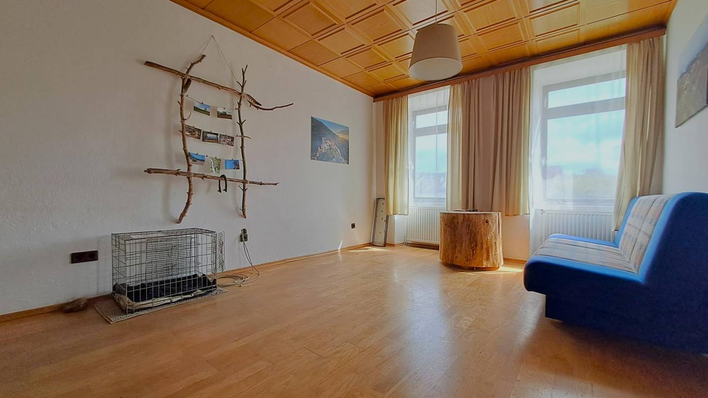 Wohnung im Vierkanthof mit großem Stadel und Garage