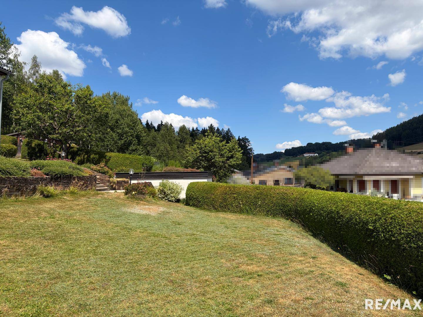Naturnahe Wohnung mit großem Garten und Garage