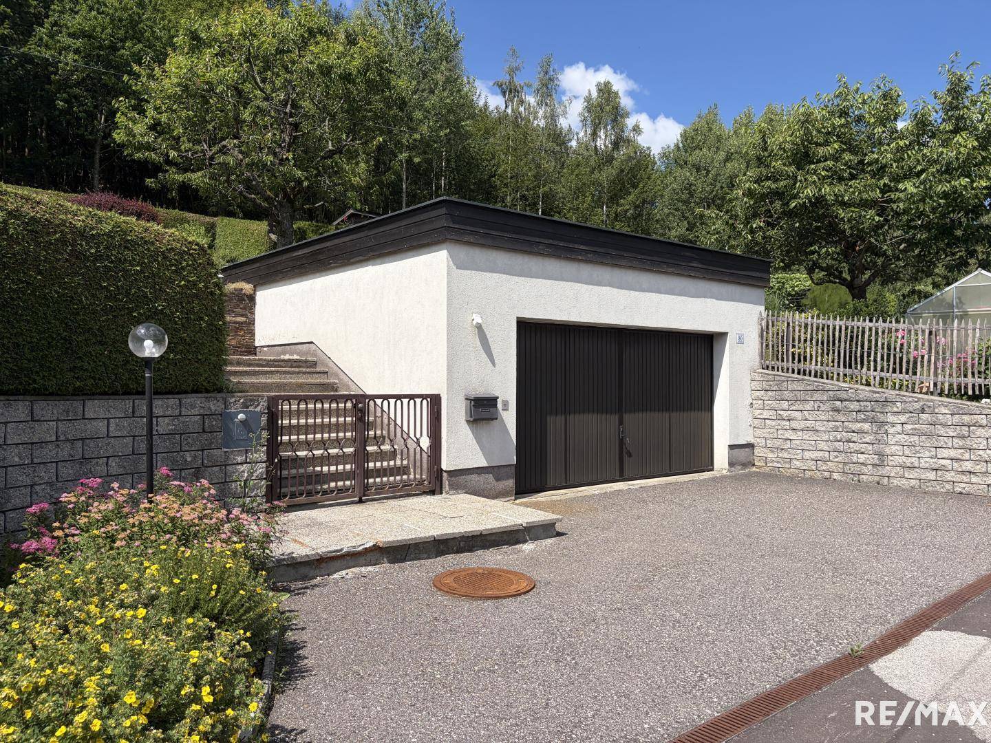 Naturnahe Wohnung mit großem Garten und Garage