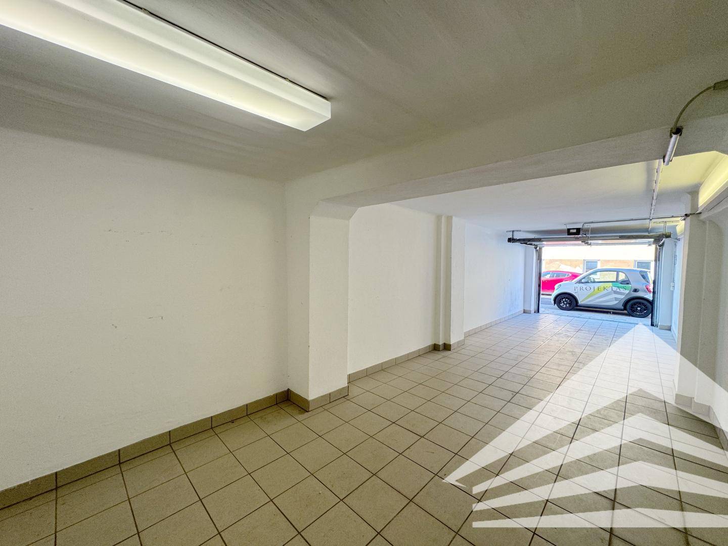 Weather protected double garage on the outskirts Apartment