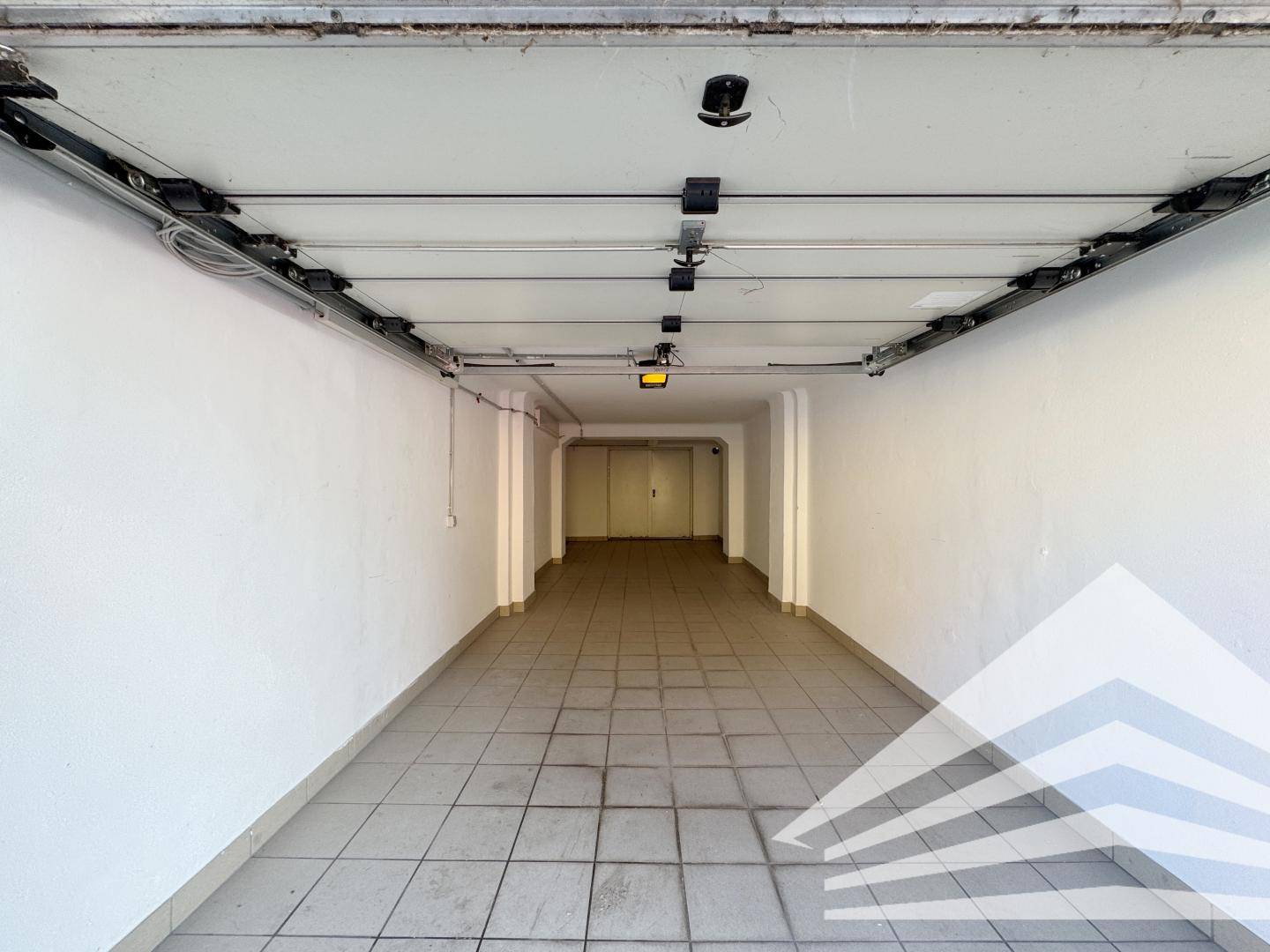 Weather protected double garage on the outskirts Apartment
