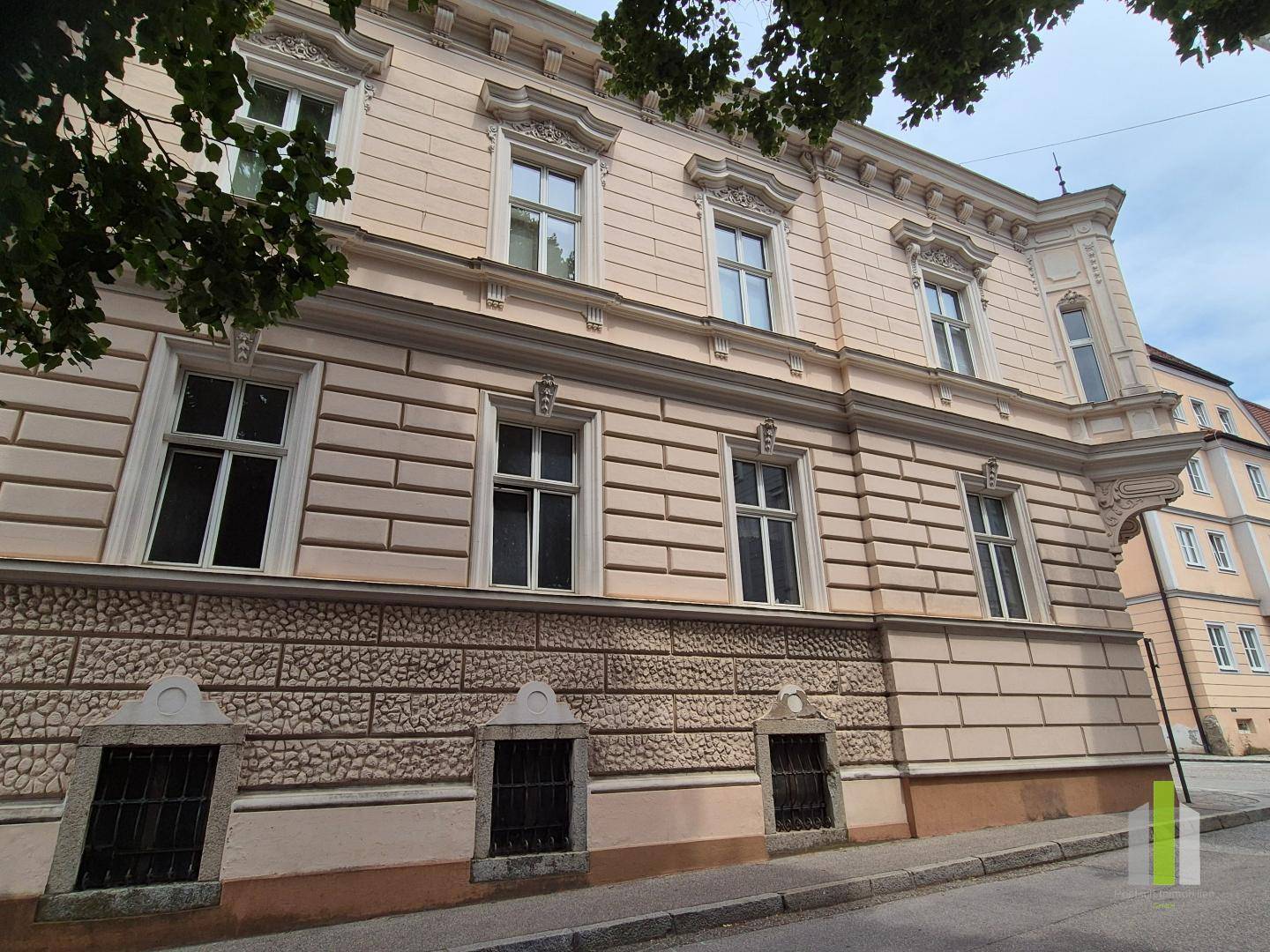 Historische Anlegerwohnung im Ortskern mit Entwicklungspotenzial