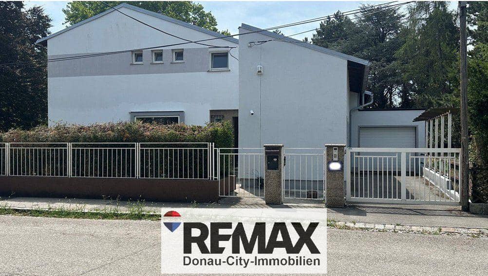 Family apartment with garden and garage