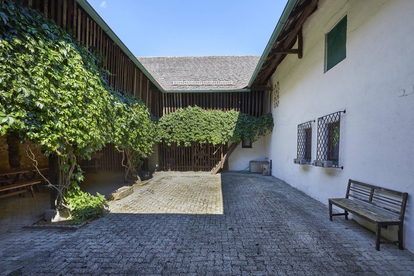 Charmante Wohnung in ruhiger Lage mit Garten und Fernblick