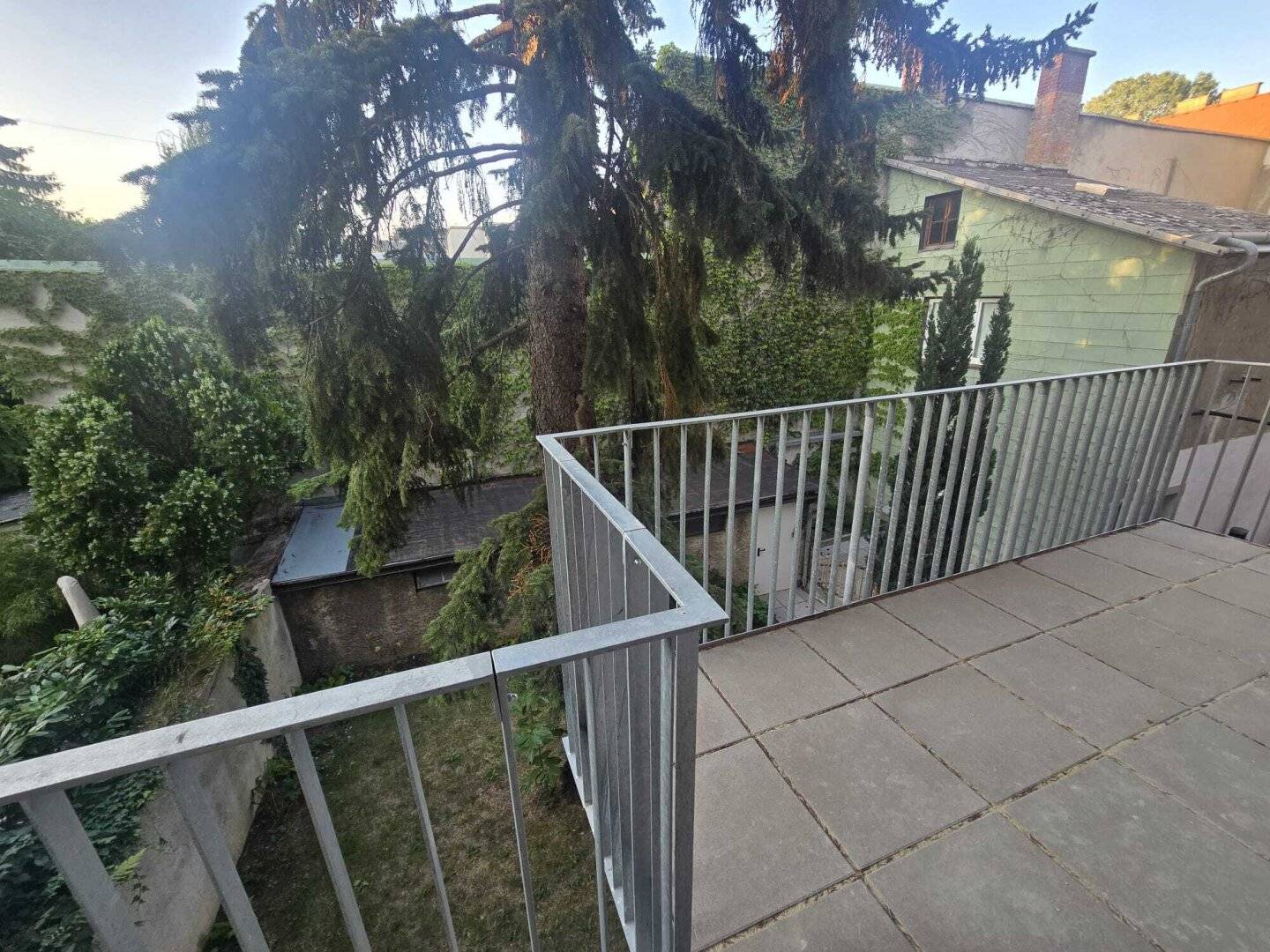 Stylish living or working, High-quality renovated 4-room oasis near Schönbrunn Palace, Balcony and loggia, with two separate entrances, optimal transport connections