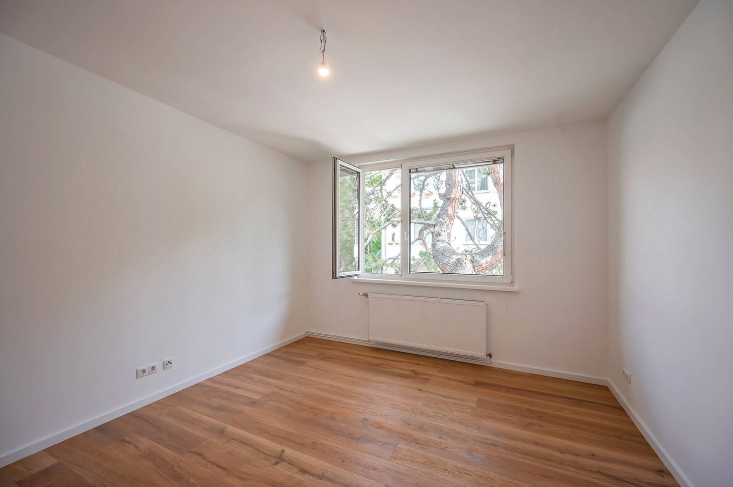 Renovated apartment with green view in quiet location