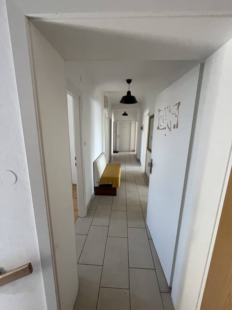 Ready to move in: 5-room apartment with terrace in Kledering