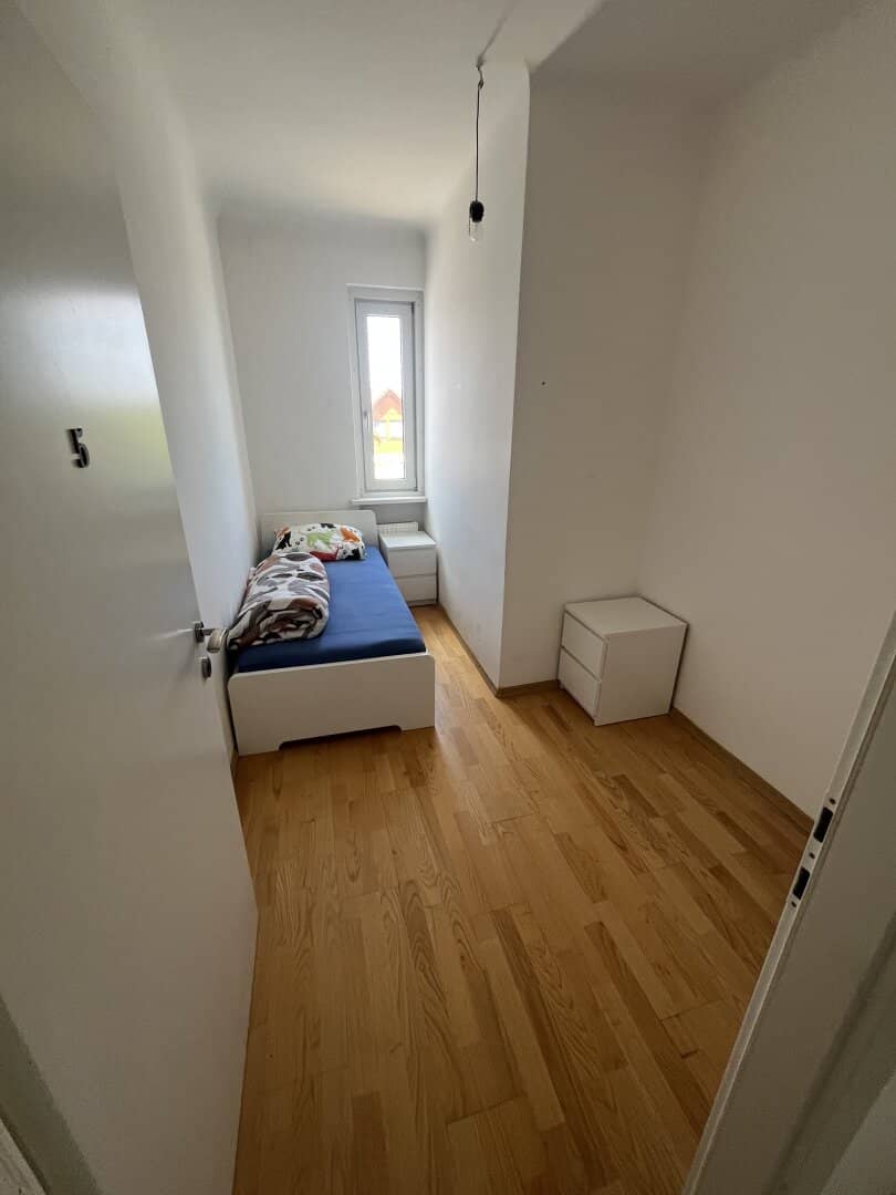 Ready to move in: 5-room apartment with terrace in Kledering
