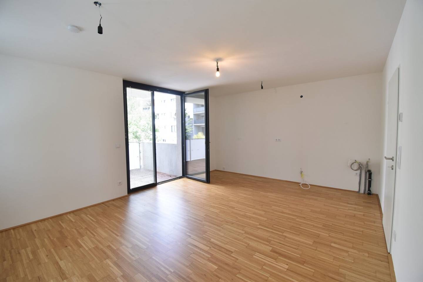 Wunderschöne 2 - Zimmer Wohnung | Loggia | Stellplatz | ab sofort