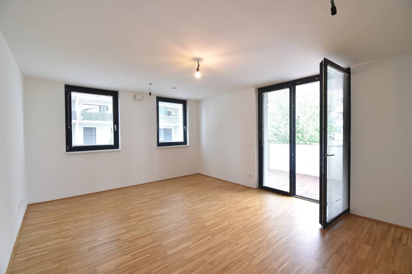 Wunderschöne 2 - Zimmer Wohnung | Loggia | Stellplatz | ab sofort