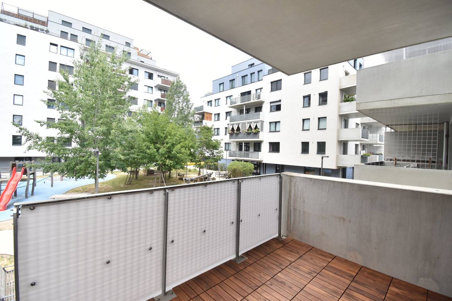 Beautiful 2-room apartment Loggia Parking space available immediately