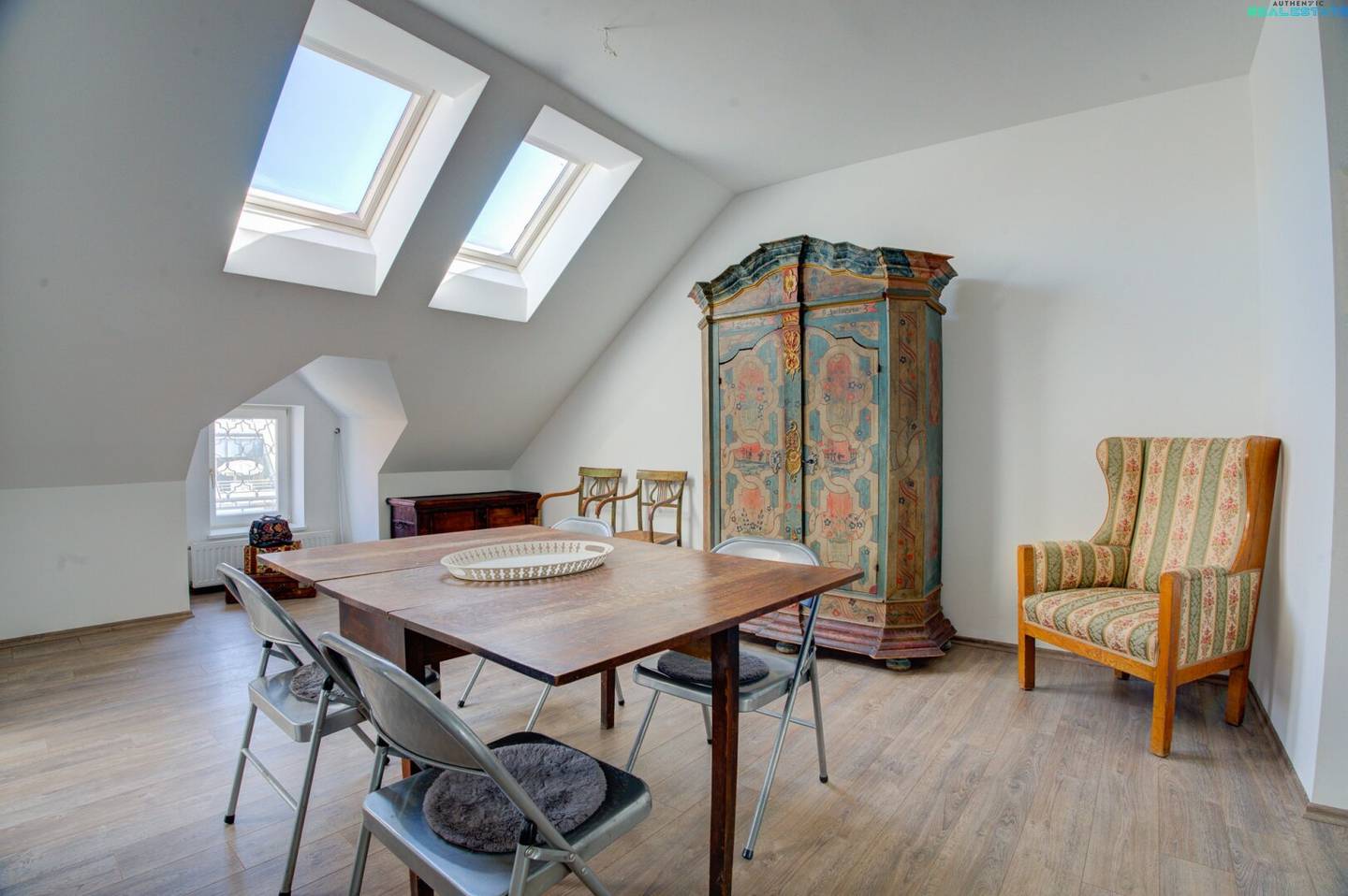 Exklusives Dachgeschossjuwel in begehrter Gersthof-Lage – Absolute Ruhe und viel Potenzial