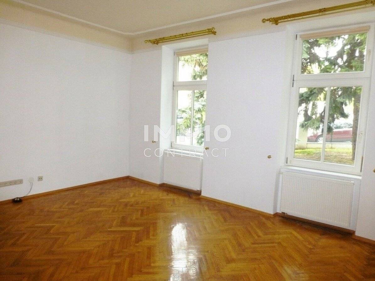 Small rental house with garden and parking spaces in central Mödling