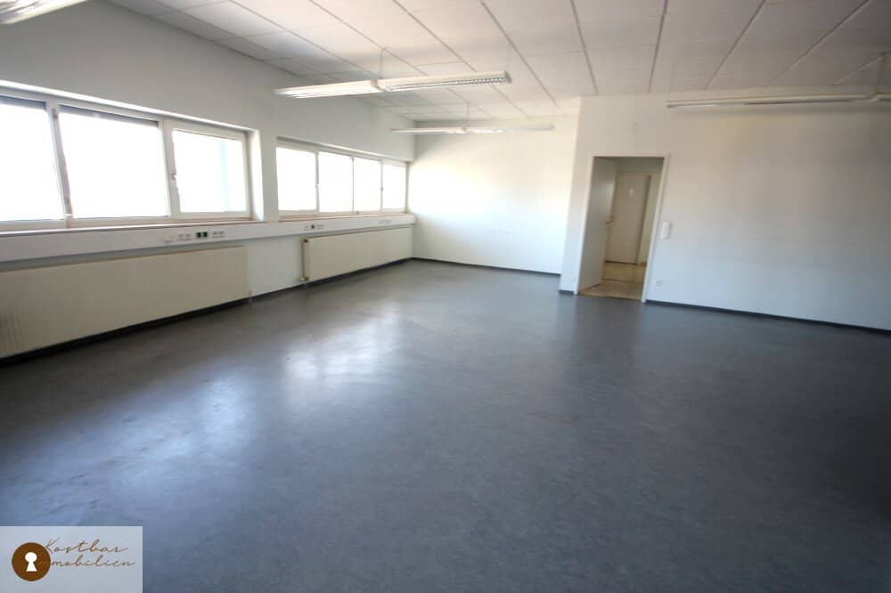Office in a busy location in Feldkirchen