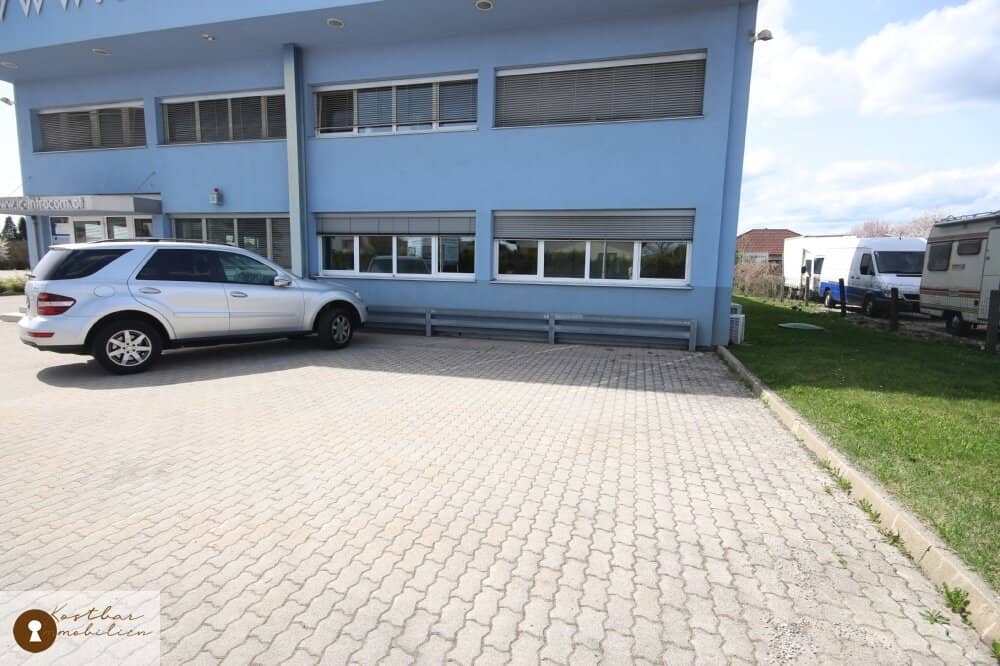 Office in a busy location in Feldkirchen