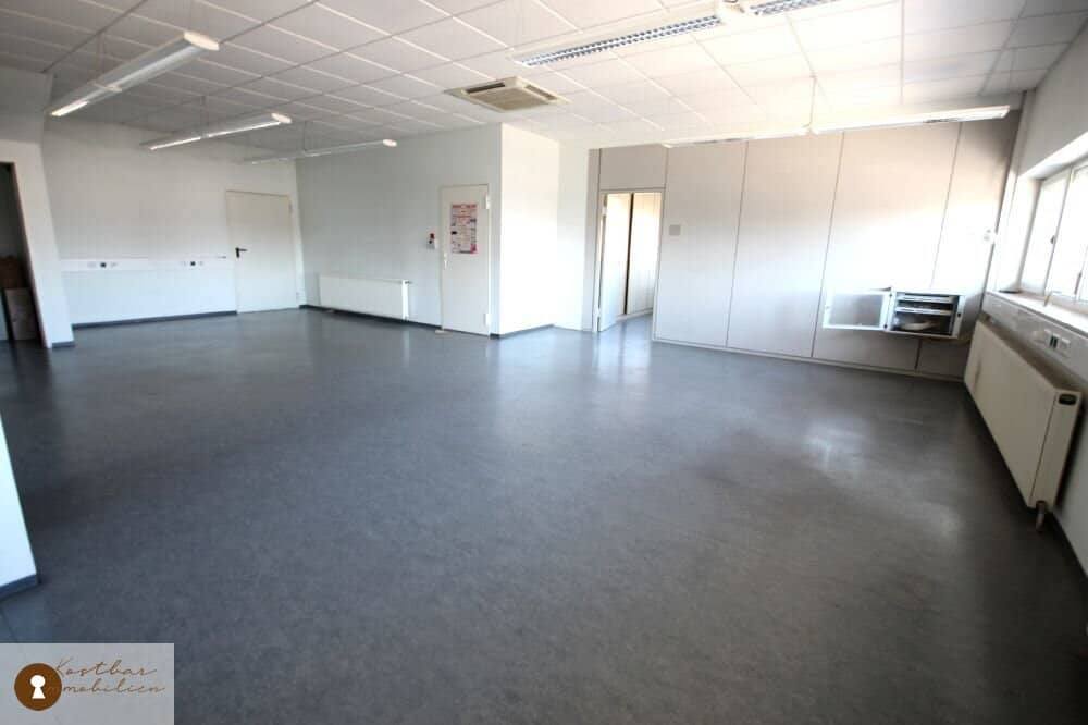 Office in a busy location in Feldkirchen