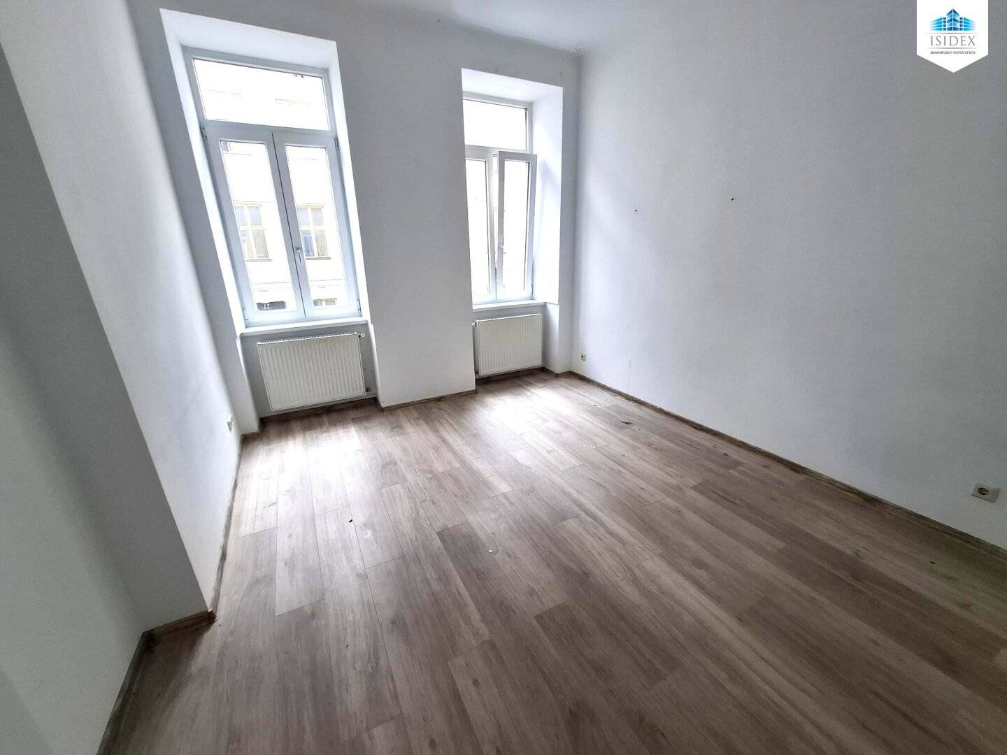 Partially renovated apartment in an emerging residential area