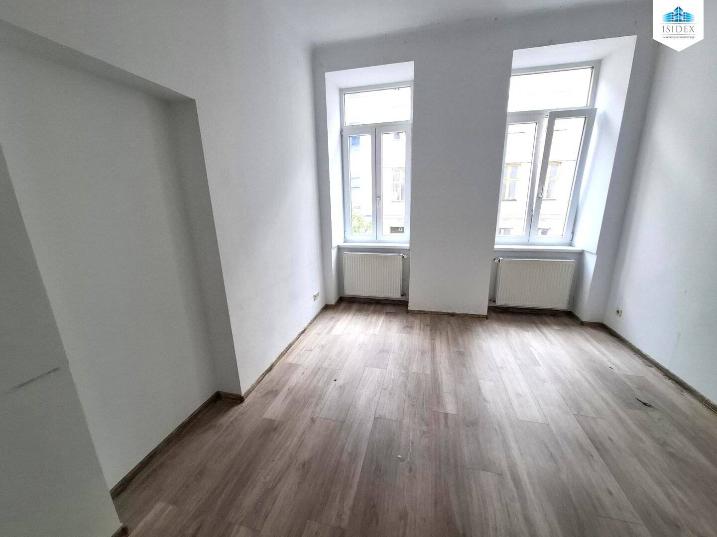 Partially renovated apartment in an emerging residential area