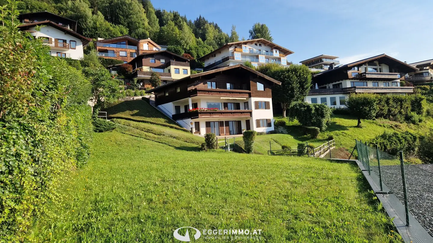 Zell am See: Residential jewel directly above the town centre - Large, well maintained house with unobstructed lake view for sale