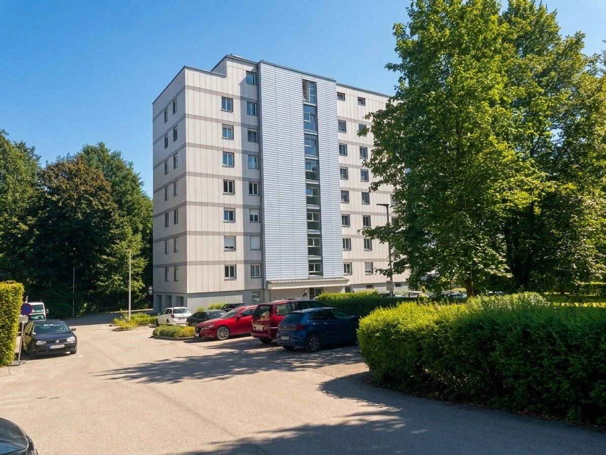 4-room corner apartment with large south loggia and panoramic view