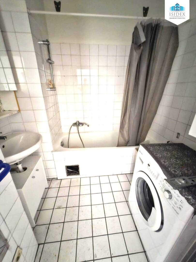 Apartment in need of renovation with potential in an up-and-coming residential area