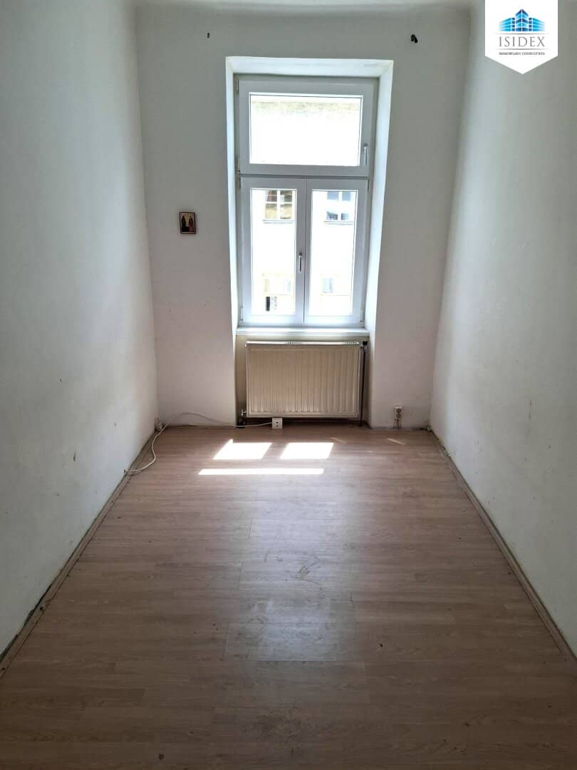 Apartment in need of renovation with potential in an up-and-coming residential area