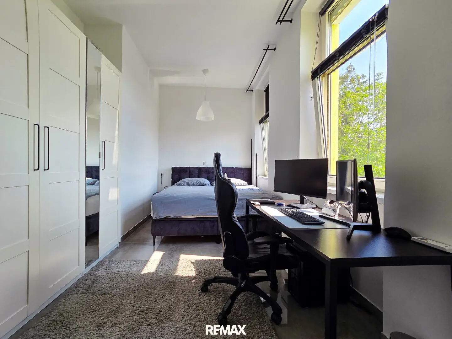 Modernly renovated stylish 2-room apartment with communal garden