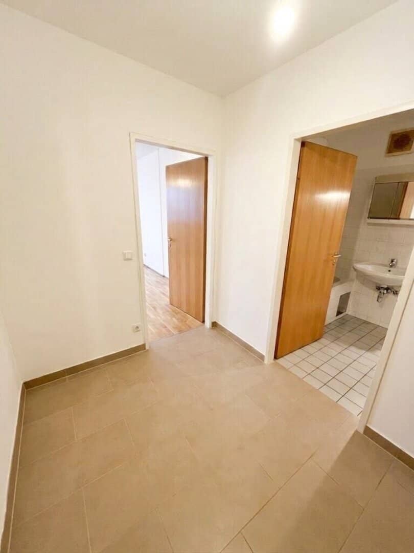 1.5-room apartment with ideal layout and distant view Free rent