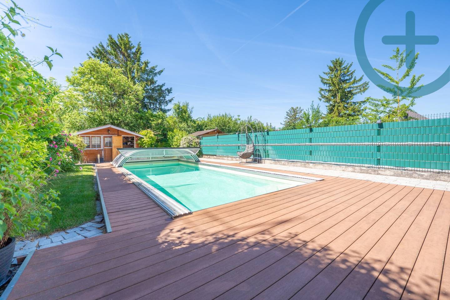 Wohnung mit privatem Pool und großzügigem Garten