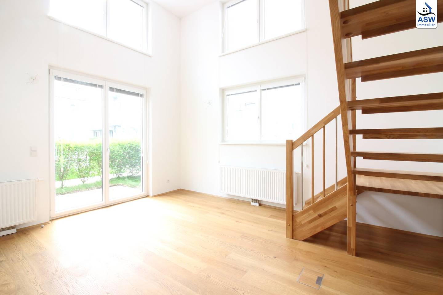 Beautiful 2-room maisonette apartment with terrace and garden near the subway (U3)