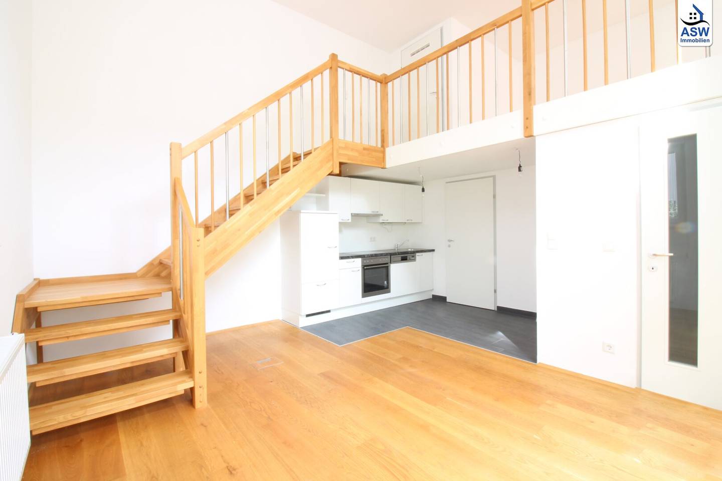 Beautiful 2-room maisonette apartment with terrace and garden near the subway (U3)