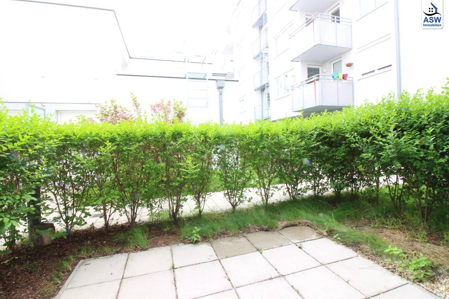 Beautiful 2-room maisonette apartment with terrace and garden near the subway (U3)