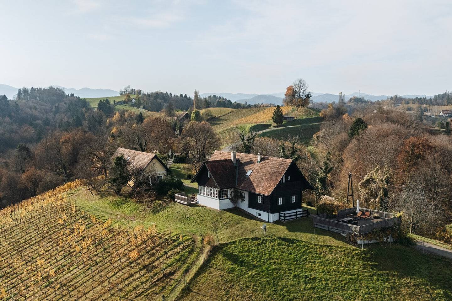 Südsteiermark: Zwei Exklusive Landhäuser - ein Winzerhaus und ein Kellerstöckl - mit drei Wohneinheiten plus Whirlpool, Außensauna und ein schöner Blick über die Weinberge!