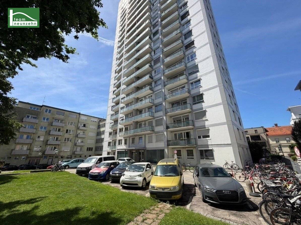 Spacious 4-room apartment with three balconies on the 10th floor in Graz