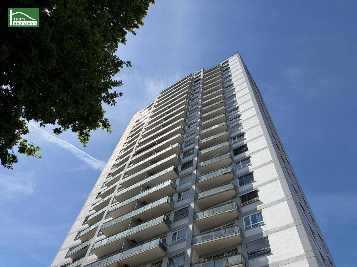 Spacious 4-room apartment with three balconies on the 10th floor in Graz