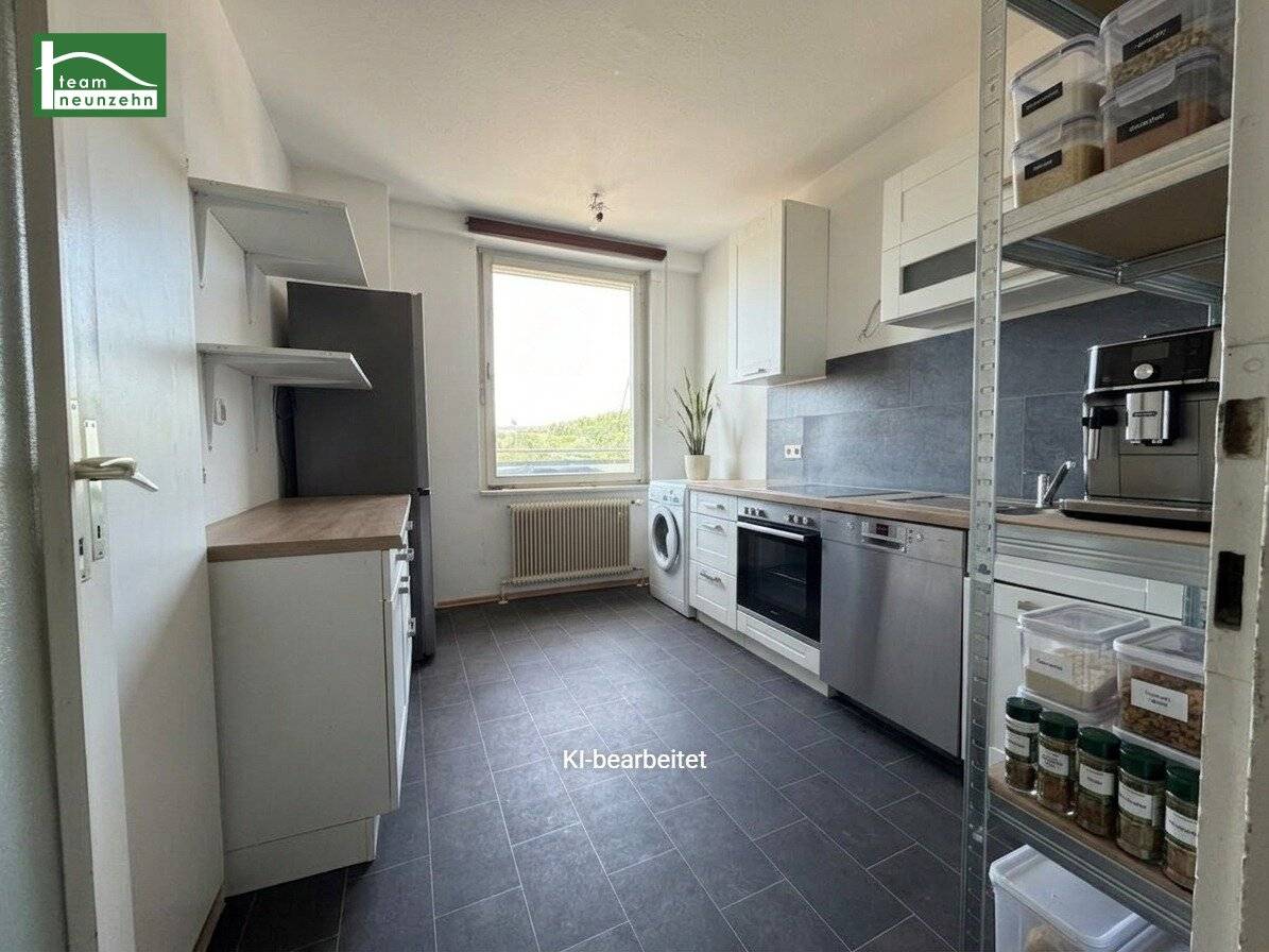 Spacious 4-room apartment with three balconies on the 10th floor in Graz