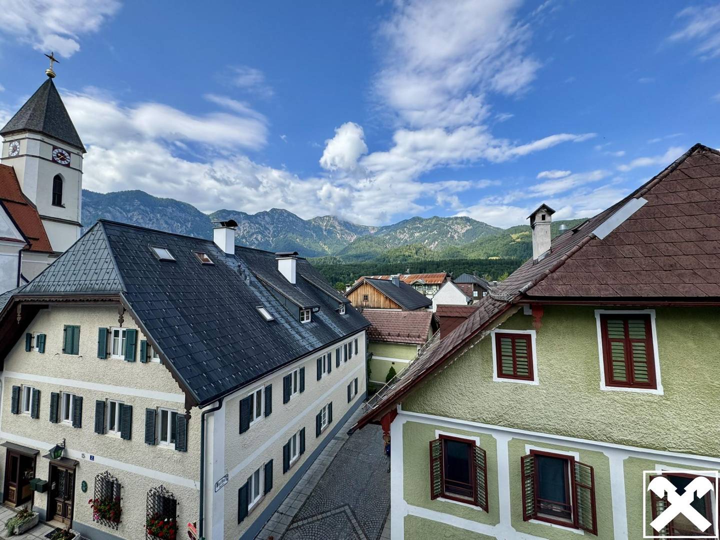 Helle Wohnung im denkmalgeschützten Haus mit Bergblick