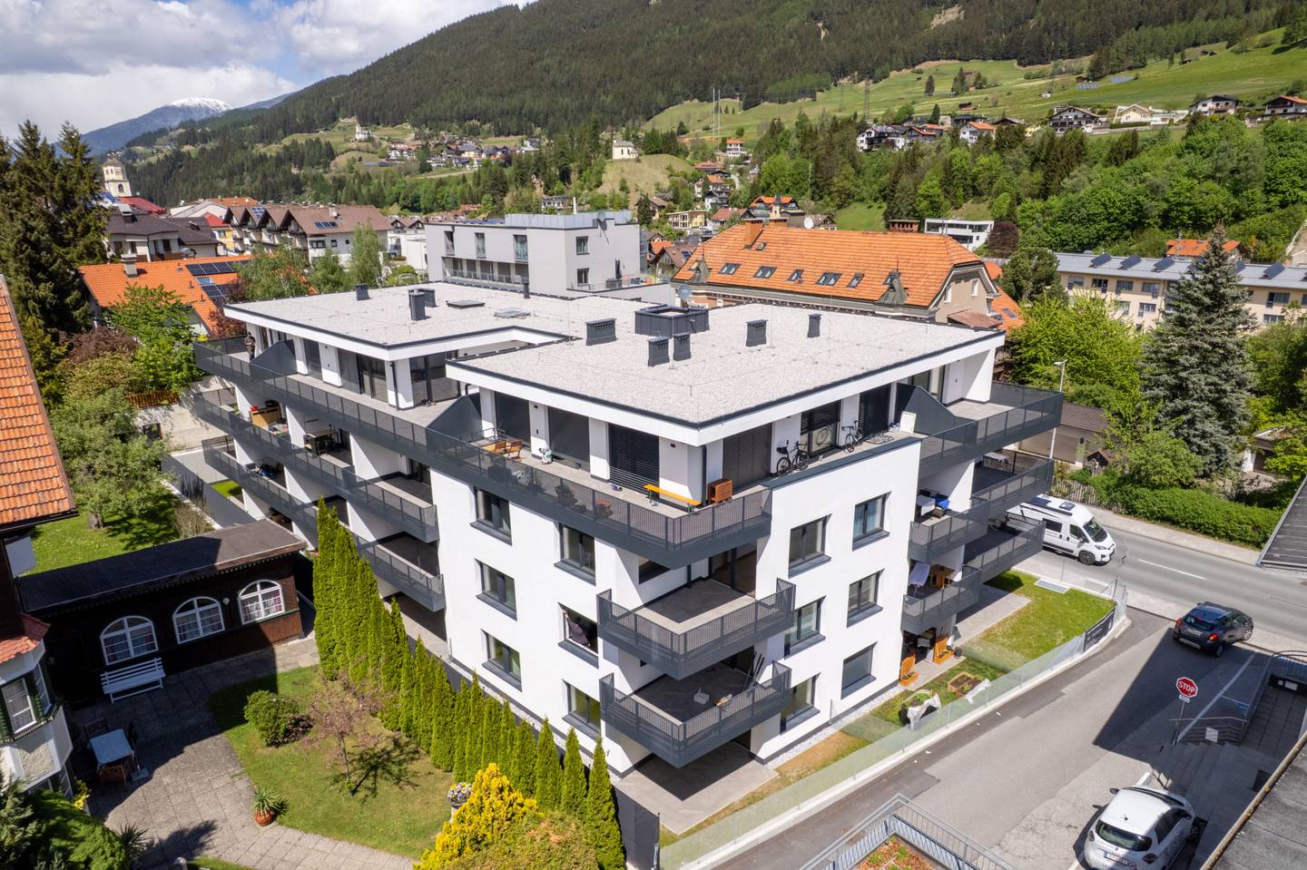 High quality new build apartment near town center with balcony