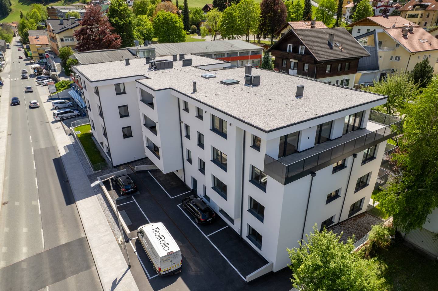 High quality new build apartment near town center with balcony
