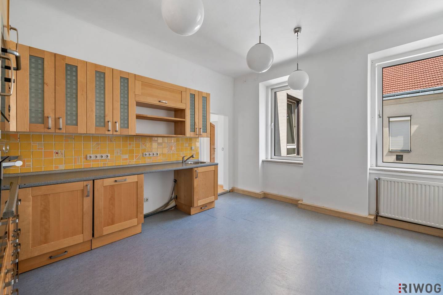Bright renovated period apartment near Augarten | 2 Min. to U6 and S-Bahn | 3 Min. to FH Technikum | 4th floor without elevator