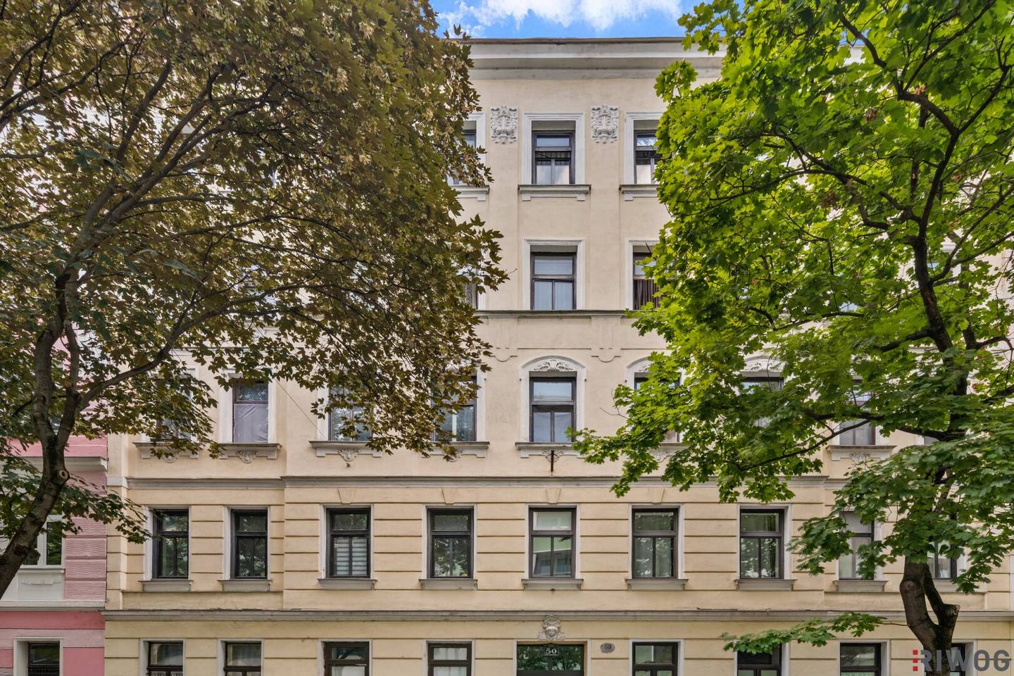 Bright renovated period apartment near Augarten | 2 Min. to U6 and S-Bahn | 3 Min. to FH Technikum | 4th floor without elevator